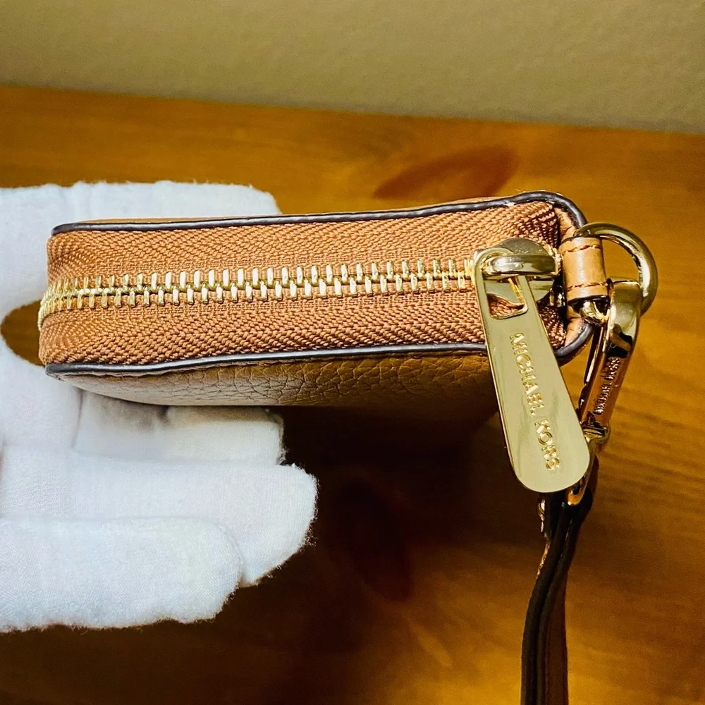 EUC Michael Kors Camel Brown Saffiano Leather Continental Wristlet